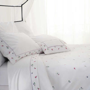41024 НАВОЛОЧКА Bouton de rose NINA RICCI 65*65 см