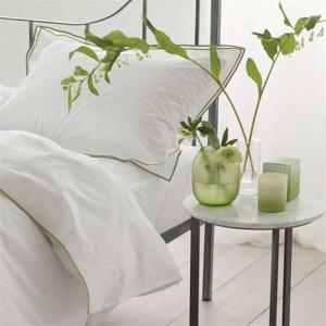 57360 Простыня Astor pale grey to lime DESIGNERS GUILD 240*300 см